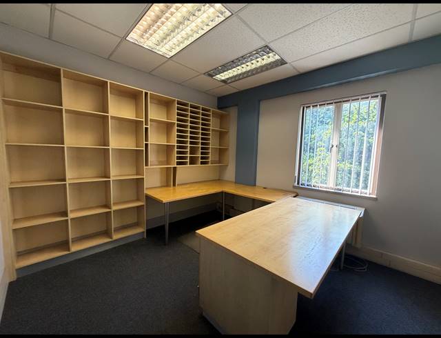 1,598M² OFFICE FOR SALE IN WOODMEAD